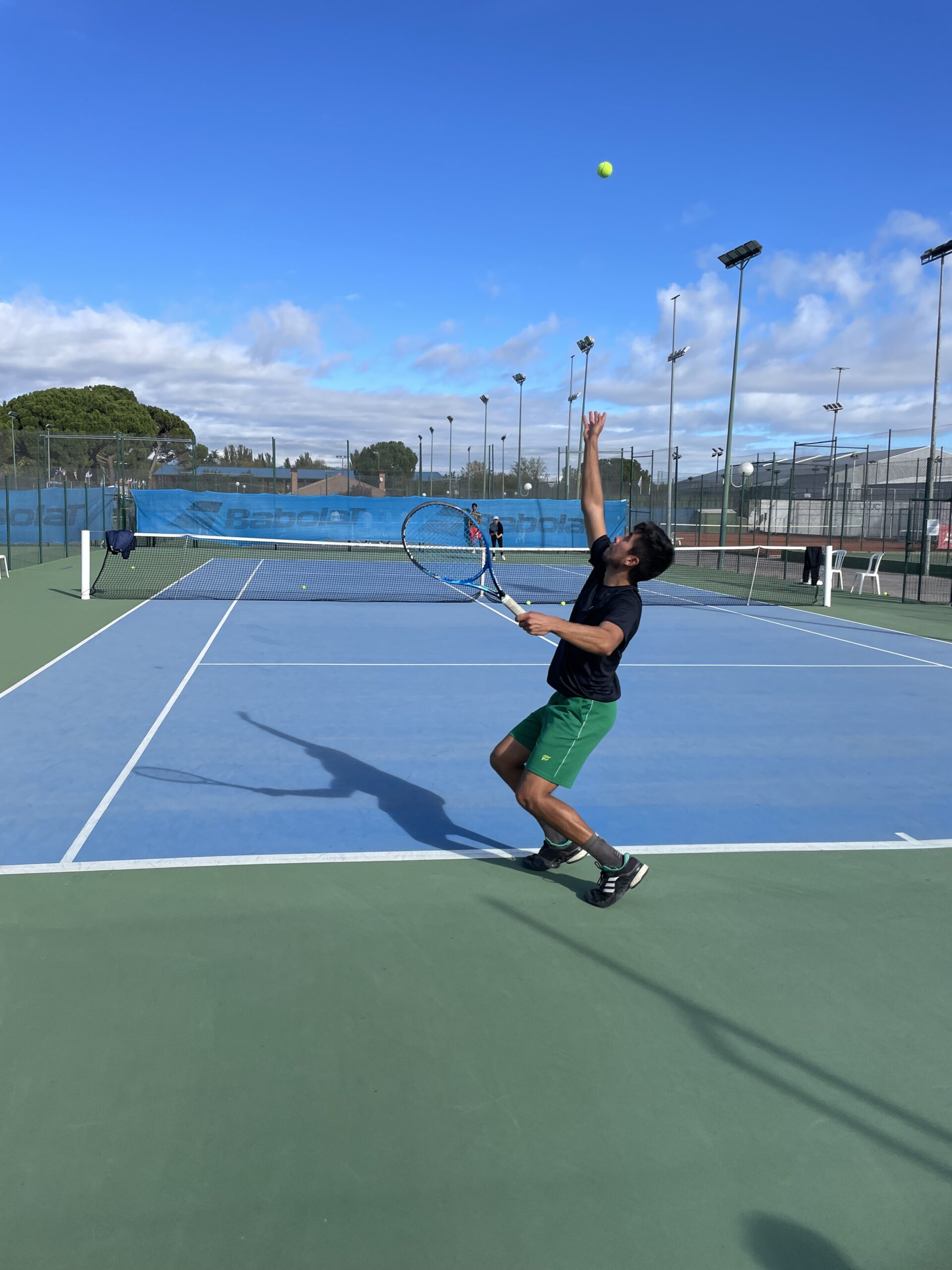 La importancia de jugar al tenis con bolas nuevas 